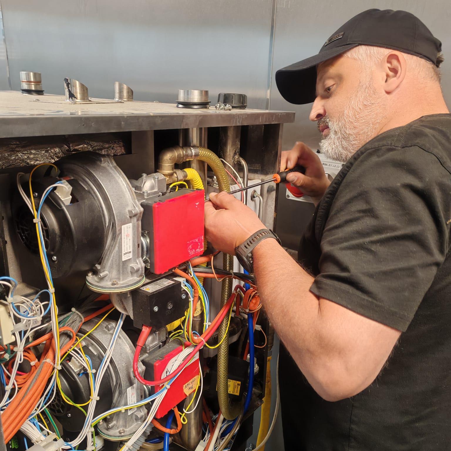 R&S engineer on-site